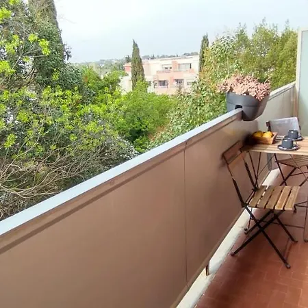 Michelet Climatise Avec Balcon Et Parking Ferme דירה
