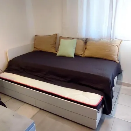 Michelet Climatise Avec Balcon Et Parking Ferme Apartment