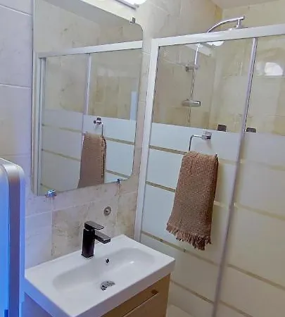 Michelet Climatise Avec Balcon Et Parking Ferme Апартаменты *