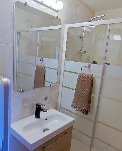 Michelet Climatisé Avec Balcon Et Parking Ferme Appartement *